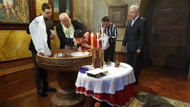 КРСТИЛИ СЕ У ЦРКВИ СВЕТОГ МАРКА: Јанг и Ли постали православци, заказали и црквено венчање